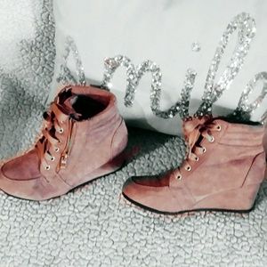 Link Hidden Wedge Girls